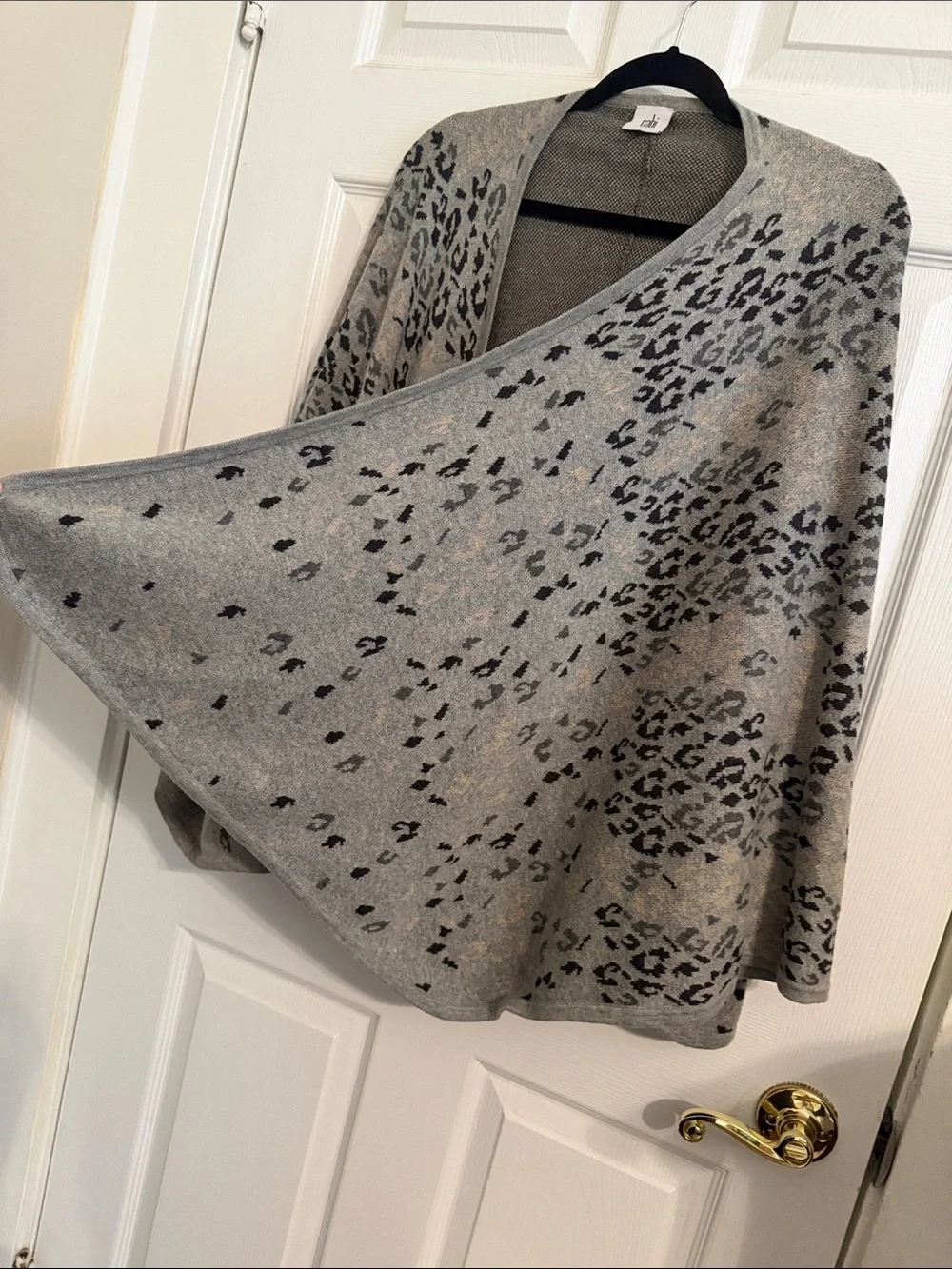 CABI Neutral Grey Cozy Chic GiGi Animal Print Knit Layering Wrap One Size